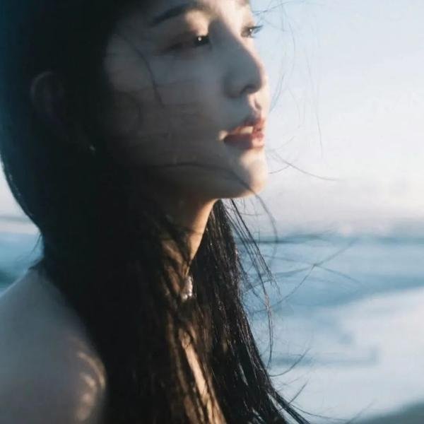 霓虹灯下的哨兵